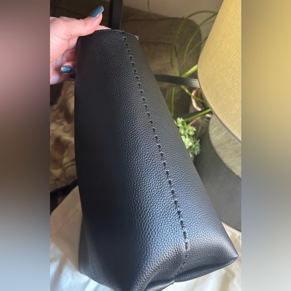 Authentic TORY BURCH LEATHER Logo stiches  Lg Tote - Picture 9 of 13